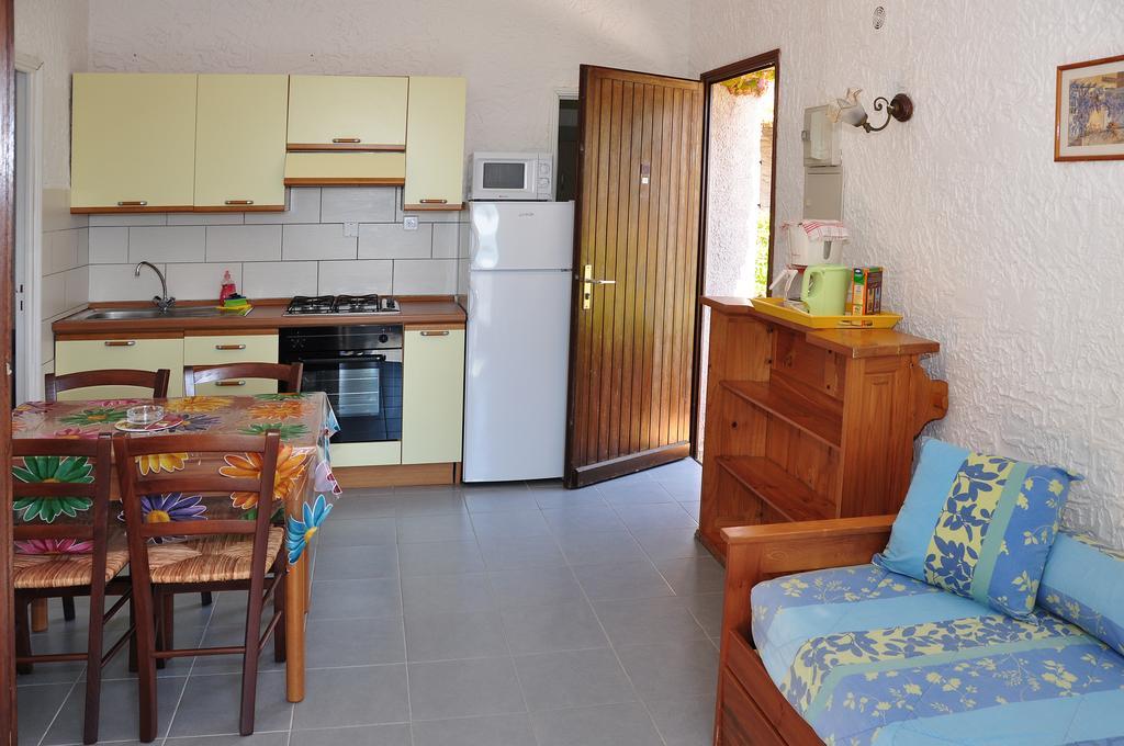 Sole E Mare Aparthotel Santa-Maria-Poggio  Quarto foto