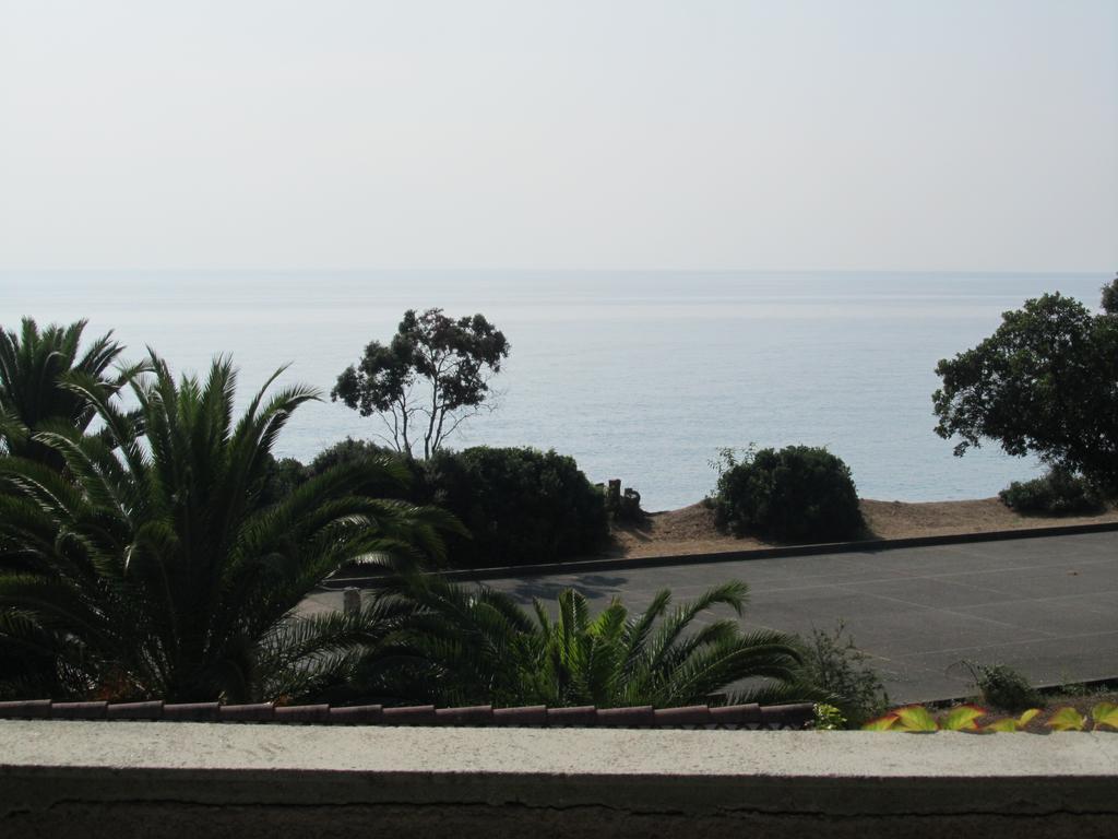 Sole E Mare Aparthotel Santa-Maria-Poggio  Quarto foto
